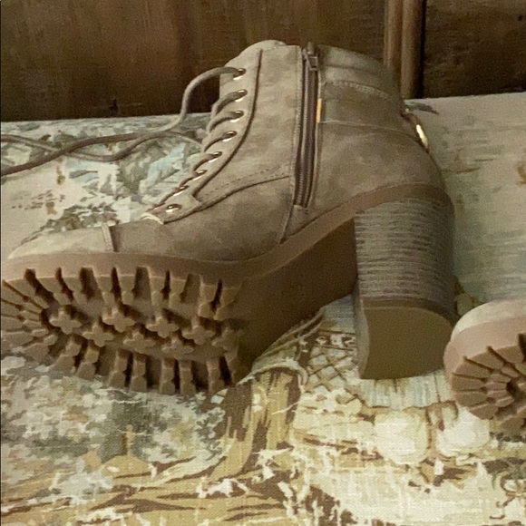 GBG Los Angeles Joden Bootie - Picture 4 of 6